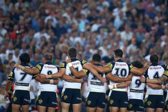 Johnathan Thuston and Matt Scott Cowboys 2017 NRL grand final huddle