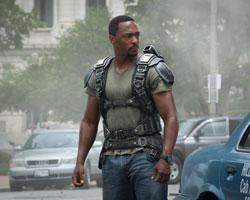 Avengers-Age-of-Ultron-Falcon