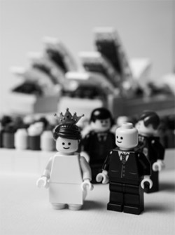 The Queen opens that big white building... erm... the OPERA HOUSE!