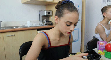 Ballerina: lunch time!