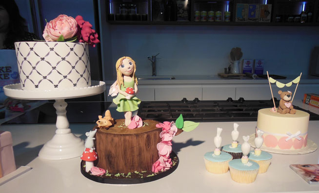 Cake decorating fondant art
