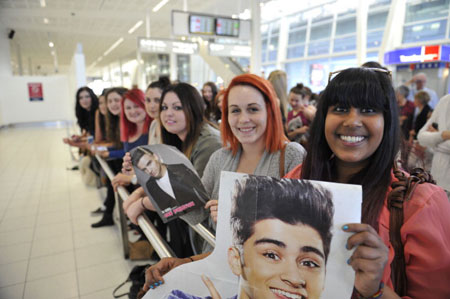 Super keen Directioners greeted the boys at Adelaide airport! Photo: Getty Images Super keen Directioners greeted the boys at Adelaide airport! Photo: Getty Images