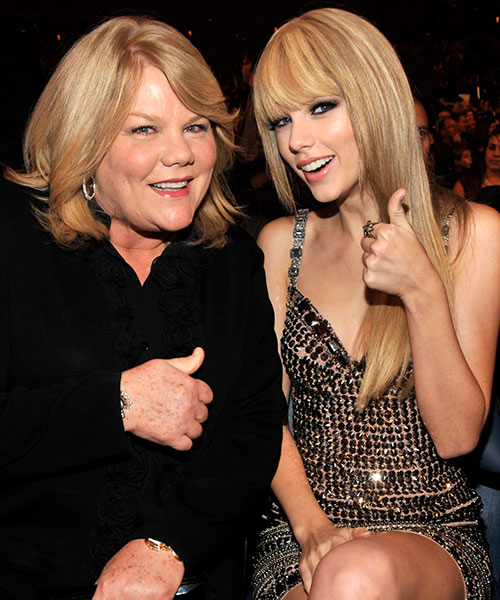 Taylor Swift and Mum