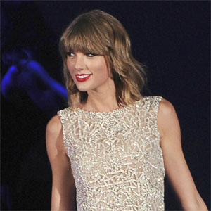 Taylor Swift performing